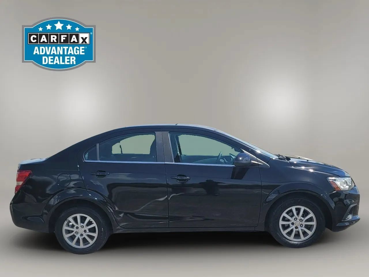 Used 2017 Chevrolet Sonic LT FWD image 4