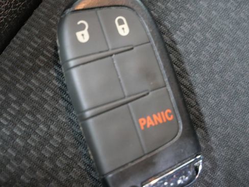 Used 2025 Jeep Compass Trailhawk AWD/4WD image 28