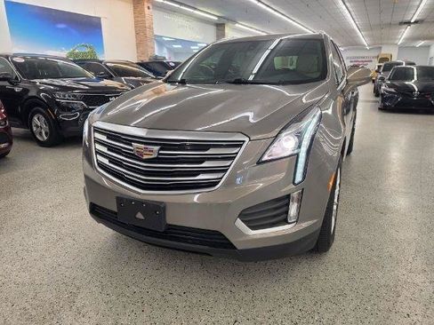 Used 2018 Cadillac XT5 FWD image 2