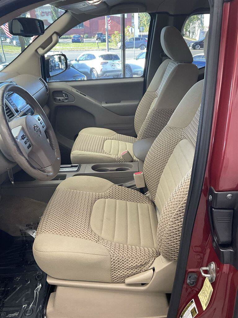 Used 2016 Nissan Frontier SV w/ SV Value Truck Package AWD/4WD image 8