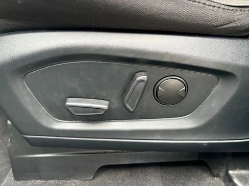 Used 2021 Ford Explorer XLT image 25