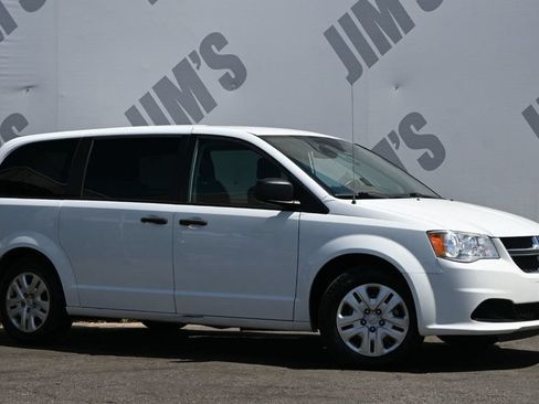 Used 2019 Dodge Grand Caravan SE w/ UConnect Hands-Free Group FWD image 3