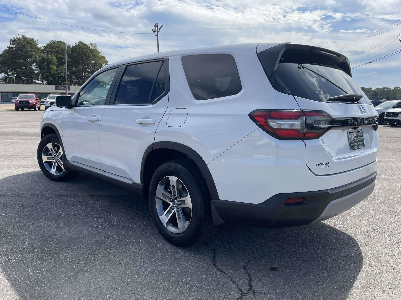 Used 2023 Honda Pilot EX-L image 4