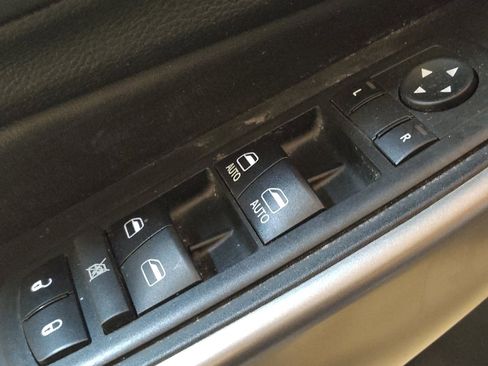 Used 2019 Jeep Cherokee Limited image 27