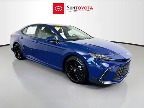 Used 2026 Toyota Camry SE FWD image 1