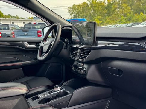 Used 2024 Ford Escape ST-Line w/ Tech Pack #1 AWD/4WD image 12