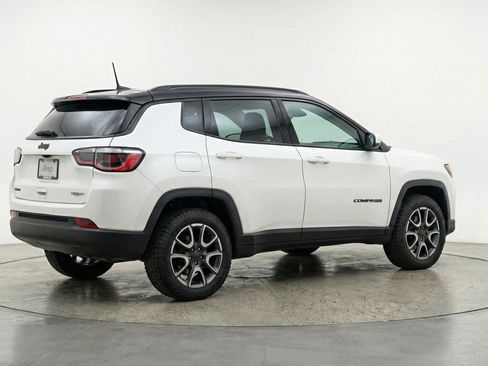 Used 2025 Jeep Compass Trailhawk image 9