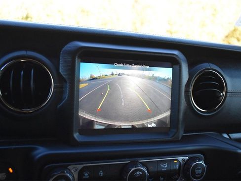 Used 2022 Jeep Wrangler Unlimited Sahara image 23