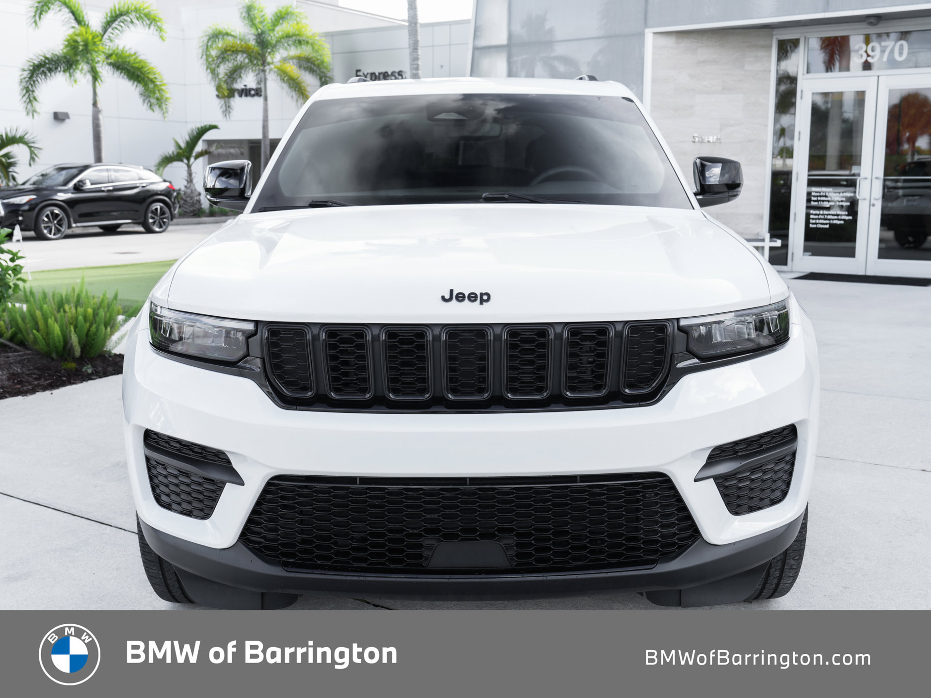 Used 2023 Jeep Grand Cherokee Altitude AWD/4WD image 3
