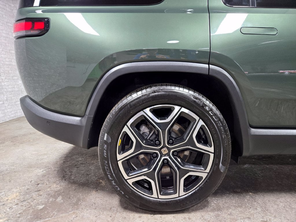 Used 2025 Rivian R1S Adventure Dual AWD/4WD image 59
