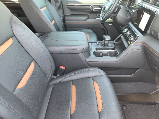 Used 2024 GMC Sierra 1500 AT4 w/ Technology Package AWD/4WD image 14