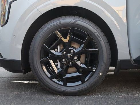 Certified 2025 Kia Carnival SX Prestige FWD image 9