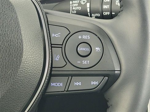 Used 2019 Toyota RAV4 XLE Premium image 28