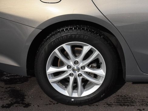 Used 2018 Chevrolet Malibu LT w/ Driver Confidence Package image 5