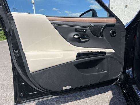 Used 2024 Lexus ES 300h Ultra Luxury w/ Accessory Package (Z2) FWD image 12