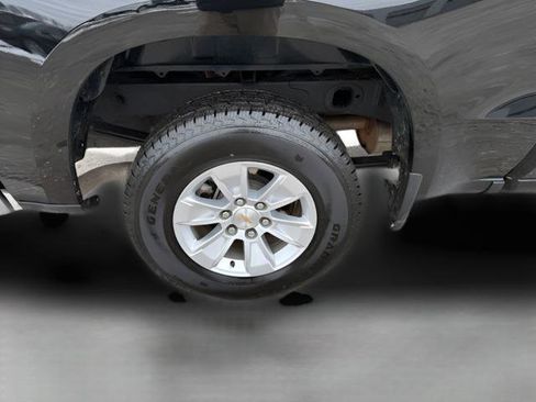 Used 2025 Chevrolet Silverado 1500 LT AWD/4WD image 25