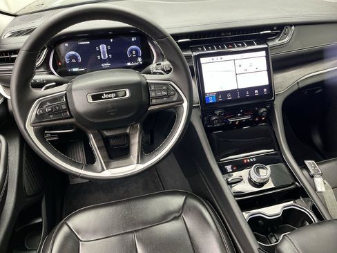 Used 2023 Jeep Grand Cherokee Limited w/ Black Appearance Package AWD/4WD image 14