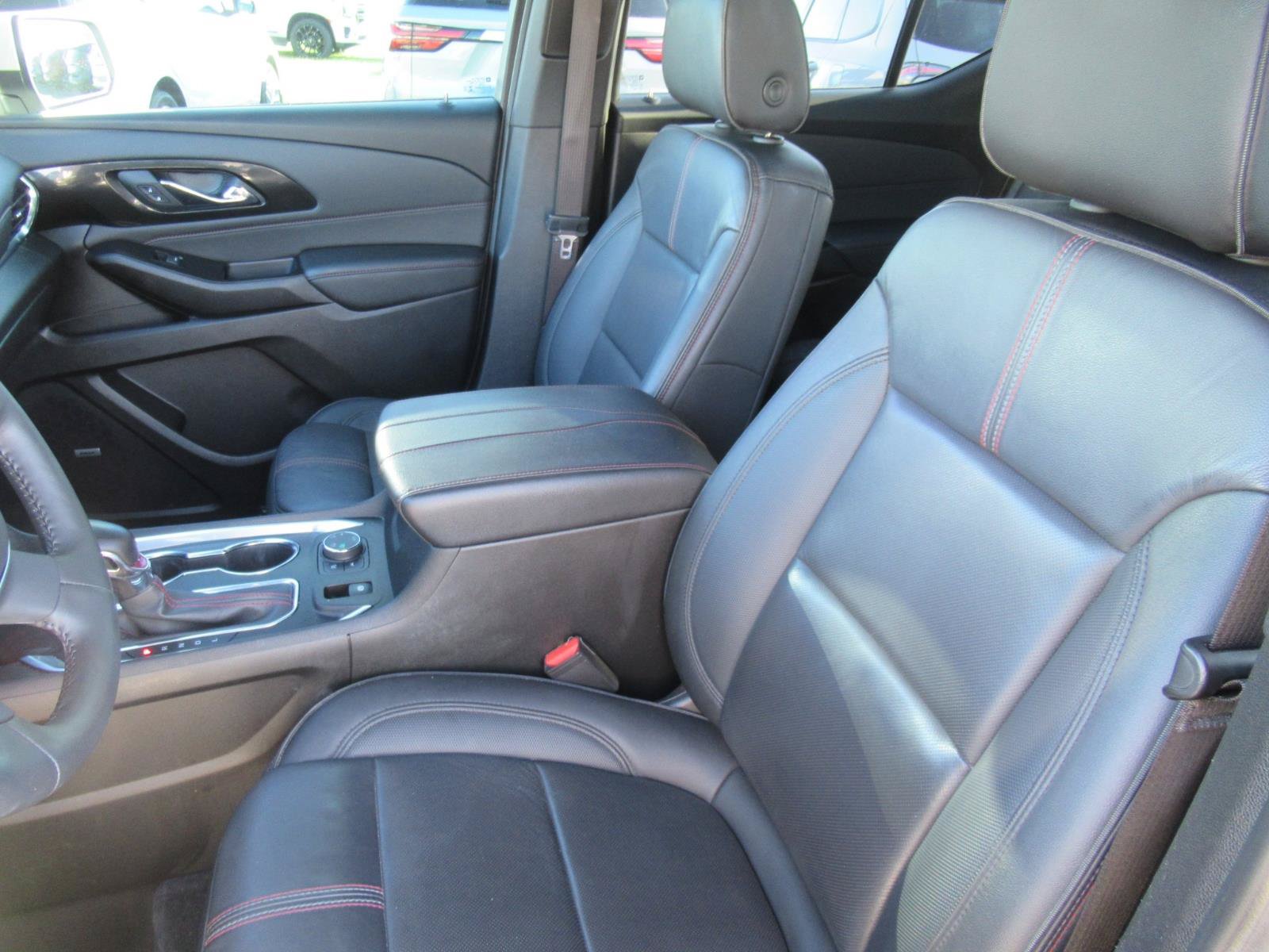 Certified 2022 Chevrolet Traverse RS w/ LPO, 'HIT The Road' Package AWD/4WD image 19