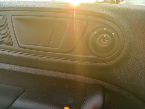 Used 2018 Ford Fiesta SE image 17