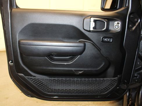 Used 2023 Jeep Gladiator Willys image 23