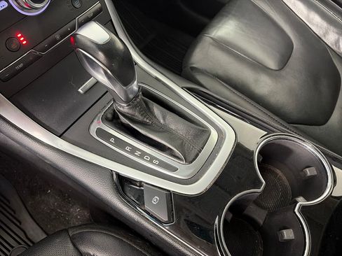 Used 2018 Ford Edge Titanium w/ Equipment Group 301A AWD/4WD image 22