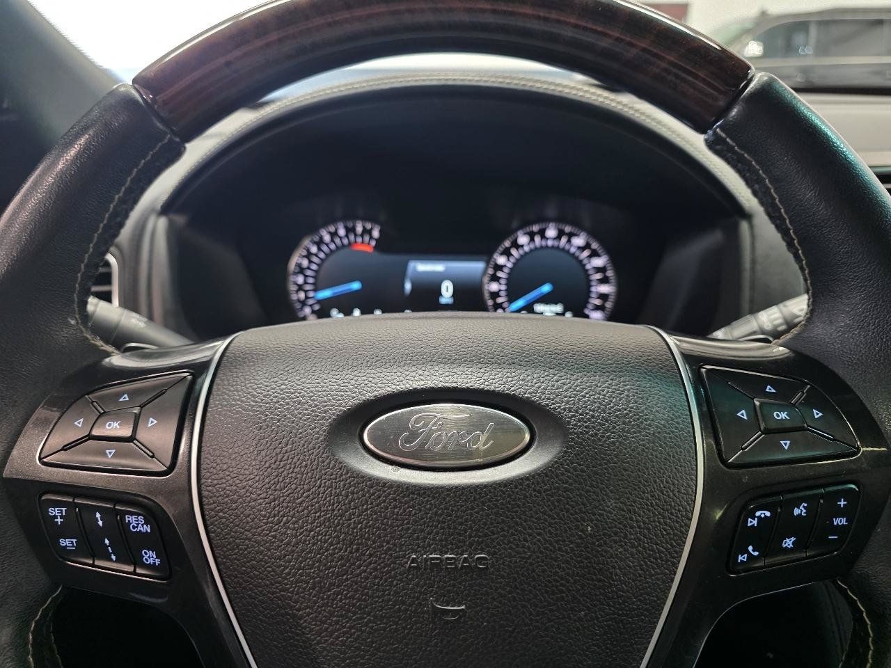 Used 2017 Ford Explorer Platinum AWD/4WD image 16