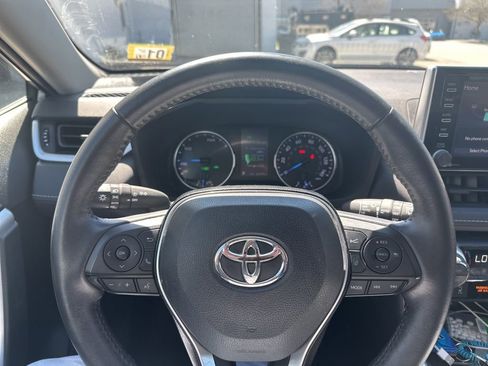 Used 2021 Toyota RAV4 XLE w/ Convenience Package AWD/4WD image 8
