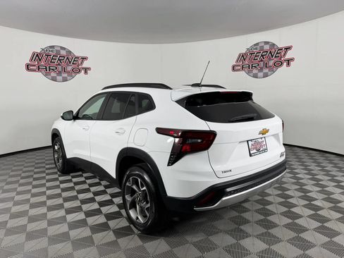 Used 2026 Chevrolet Trax LT FWD image 5
