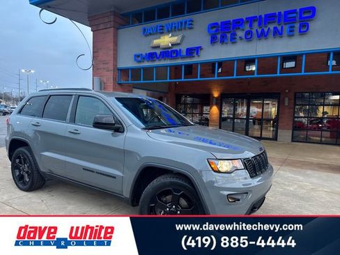 Used 2019 Jeep Grand Cherokee Laredo image 1