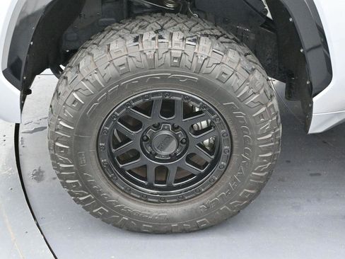 Used 2024 Toyota Tundra Platinum AWD/4WD image 35