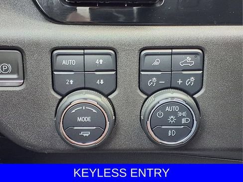 Used 2023 Chevrolet Silverado 1500 High Country w/ High Country Premium Package AWD/4WD image 16