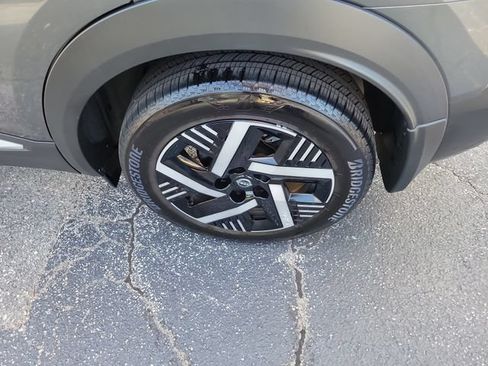 Used 2025 Nissan Kicks SV FWD image 6