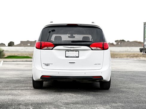 Used 2020 Chrysler Pacifica Limited image 6