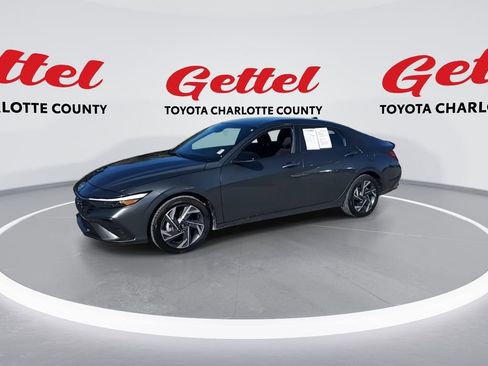 Used 2025 Hyundai Elantra Sport image 3