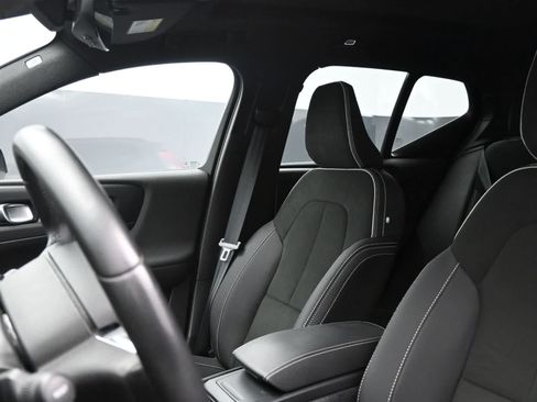 Used 2023 Volvo XC40 B5 Plus w/ Driver Assist Package AWD/4WD image 22