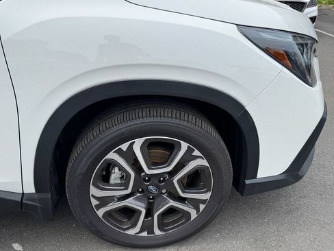 Used 2024 Subaru Ascent Touring AWD/4WD image 8