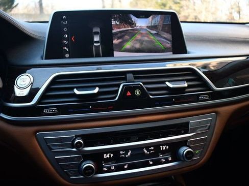 Used 2018 BMW 740i xDrive image 23