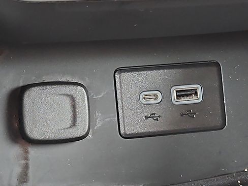 Certified 2022 GMC Acadia SLE w/ Driver Convenience Package image 23