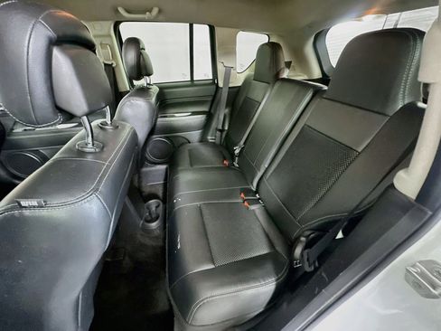Used 2017 Jeep Compass Latitude FWD image 23