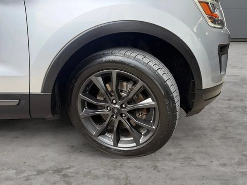 Used 2018 Ford Explorer XLT w/ Equipment Group 202A AWD/4WD image 46
