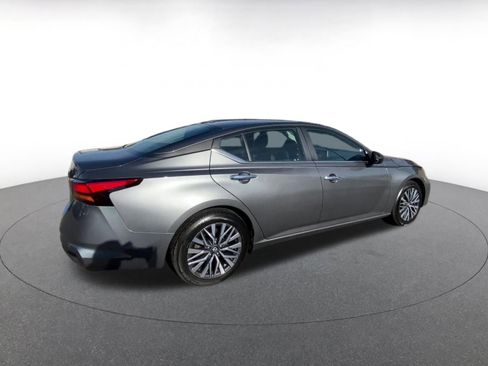 Used 2025 Nissan Altima 2.5 SV image 15
