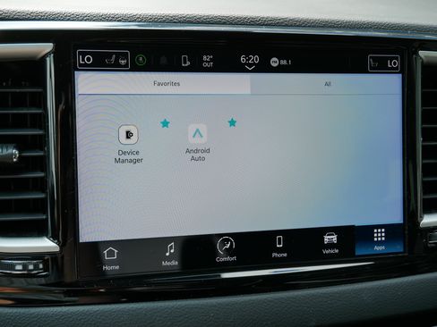Used 2023 Chrysler Pacifica Touring-L FWD image 18