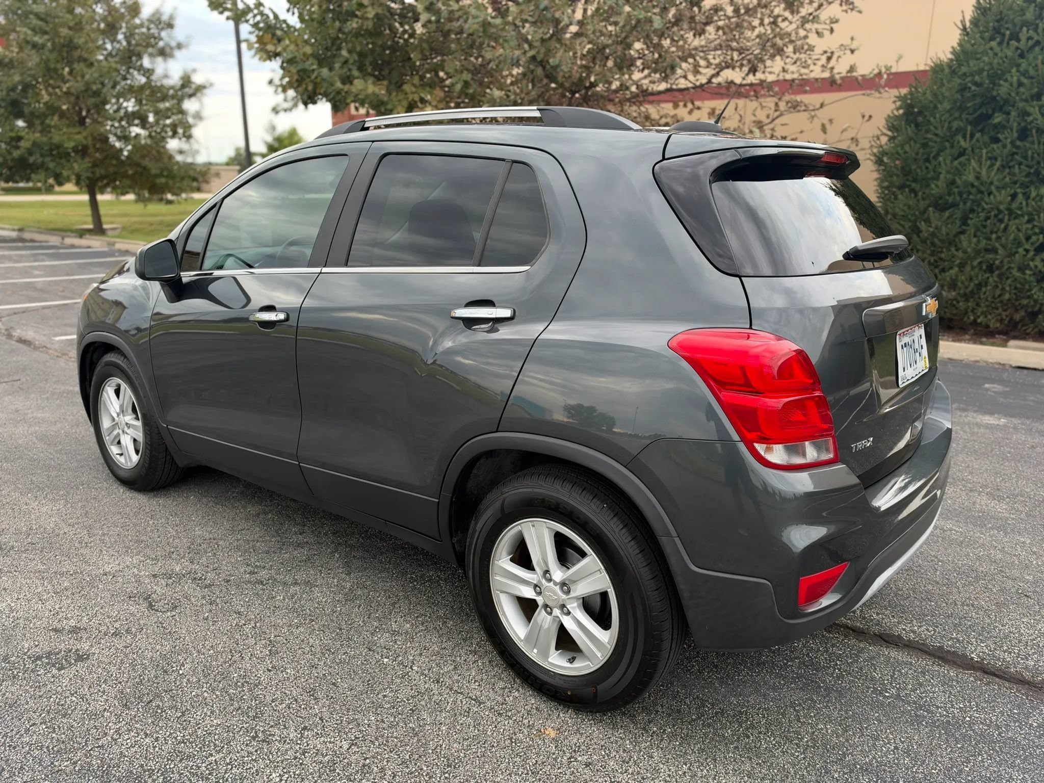 Used 2017 Chevrolet Trax LT w/ LT Convenience Package FWD image 3