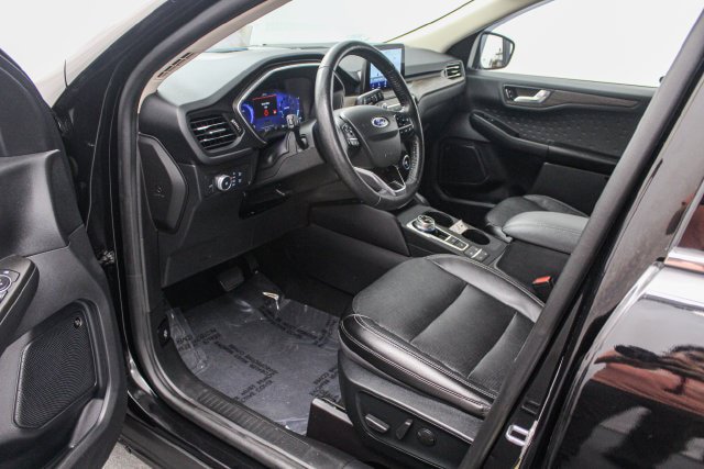 Certified 2020 Ford Escape Titanium w/ Titanium Premium Package 2.0 AWD/4WD image 12