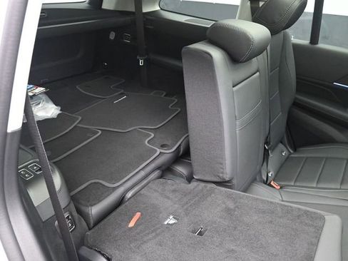 Used 2026 Mercedes-Benz GLS 450 4MATIC image 29