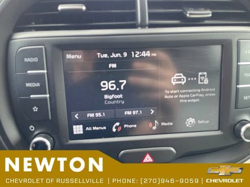 Used 2025 Kia Soul LX w/ LX Technology Package FWD image 10