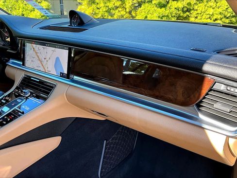 Used 2018 Porsche Panamera image 17