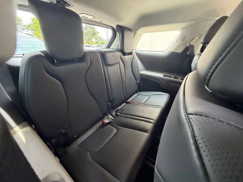 Used 2026 Kia Carnival FWD image 25
