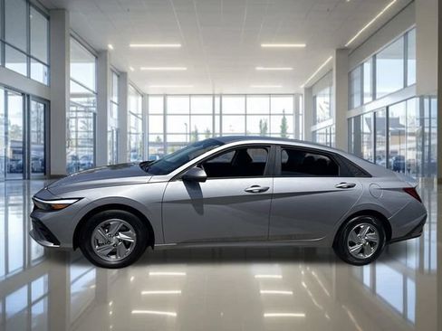 Certified 2026 Hyundai Elantra SE FWD image 7