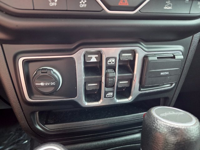 Certified 2020 Jeep Gladiator Mojave AWD/4WD image 27